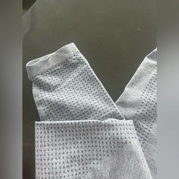 Nwot High Waisted Leggings And Top In Grey Color M - Image 4