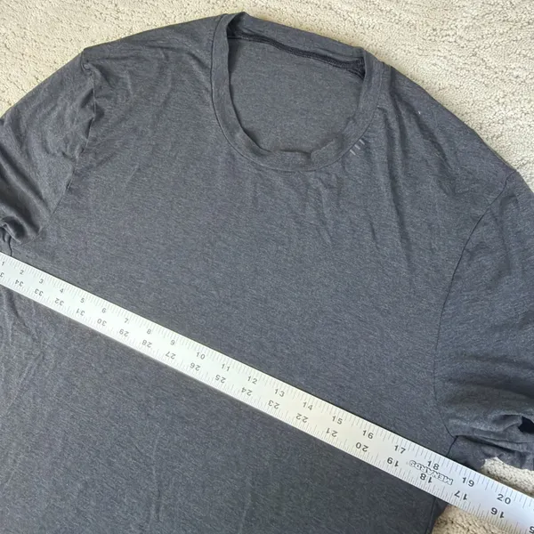 Women's Lululemon Size 10 Short Sleeve Grey Basic Tshirt Athletic - Image 4