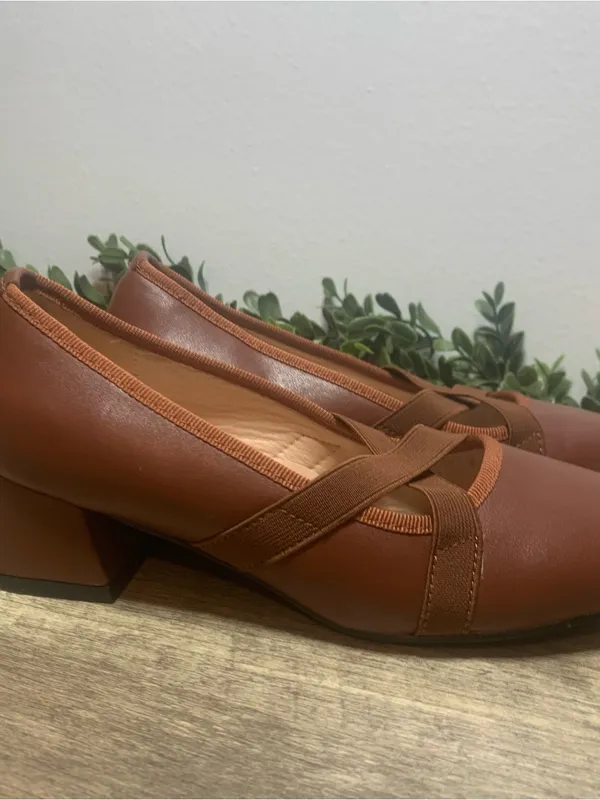 Cinak Women's Cognac Cross-Strap Low Block Heel Flats Size 6.5 - Image 4