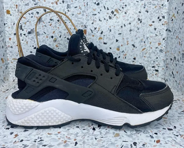 Nike Huarache Black Sneakers 7.5 - Image 7