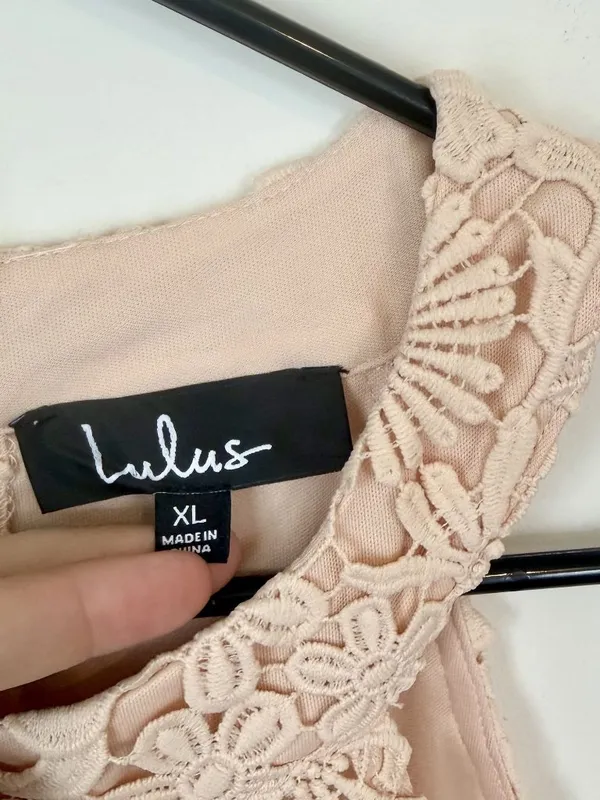 NWT Lulus Picture Perfect Blush Lace Halter Neck Side Slit Maxi Dress - Size: XL - Image 3