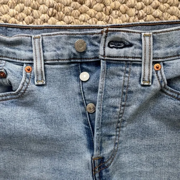 NWOT Levi Strauss Ripped Wedgie Straight Leg Light Blue Denim Jeans Size 28 - Image 4