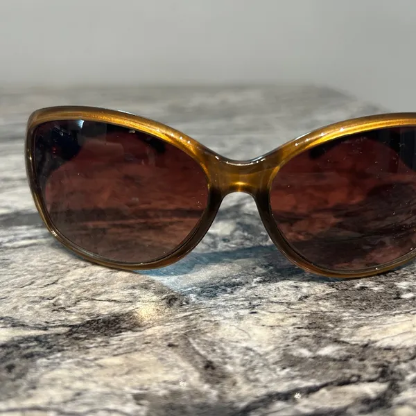 Stylish Brown Sunglasses - Image 2