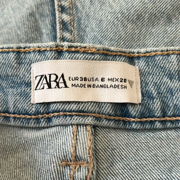 Zara Women’s Distressed‎ Cut Off Jean Shorts Size 6 - Image 6