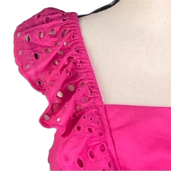 BANANA REPUBLIC FACTORY bright pink eyelet peplum top in size Medium. NWT - Image 2