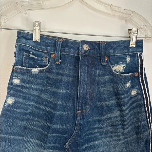 Abercrombie distressed denim skirt size 0 100% cotton - Image 6