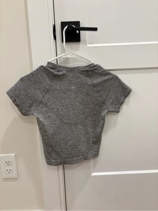 Lululemon Swiftly Tech Short Sleeve 2.0 Grey Top Size 4 - Image 3