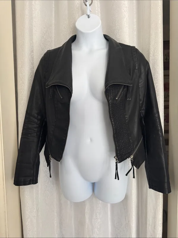 Lulu's Black Quilted Panel Leather Moto JacketSz: L - Image 3