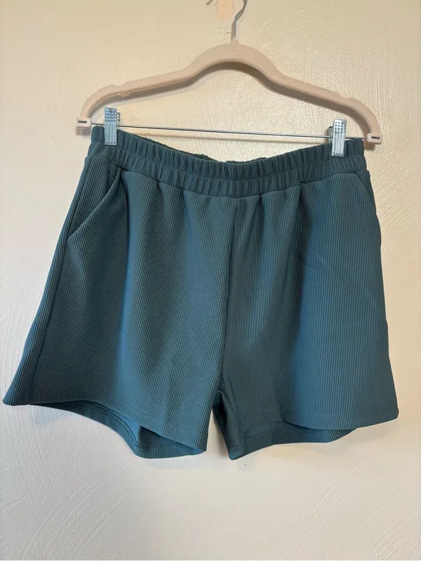 Zenana Women's Set Shorts Shirt Causal Ribbed Pockets Elastic Green Size Large - Image 7