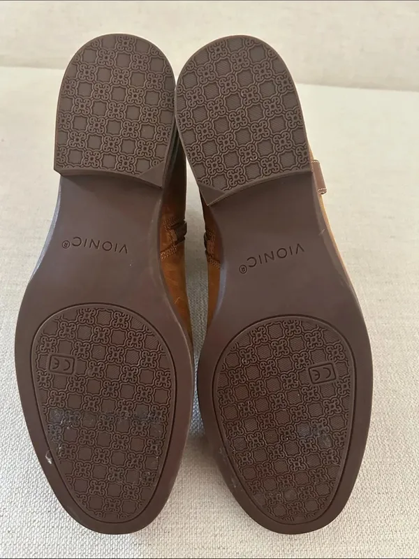 VIONIC Rhiannon Bootie Western, Cognac Oil Nubuck, Size 7.5, NWOT - Image 9
