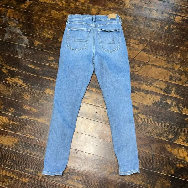 American Eagle super hi-rise distressed size 6 short jeans - Image 3