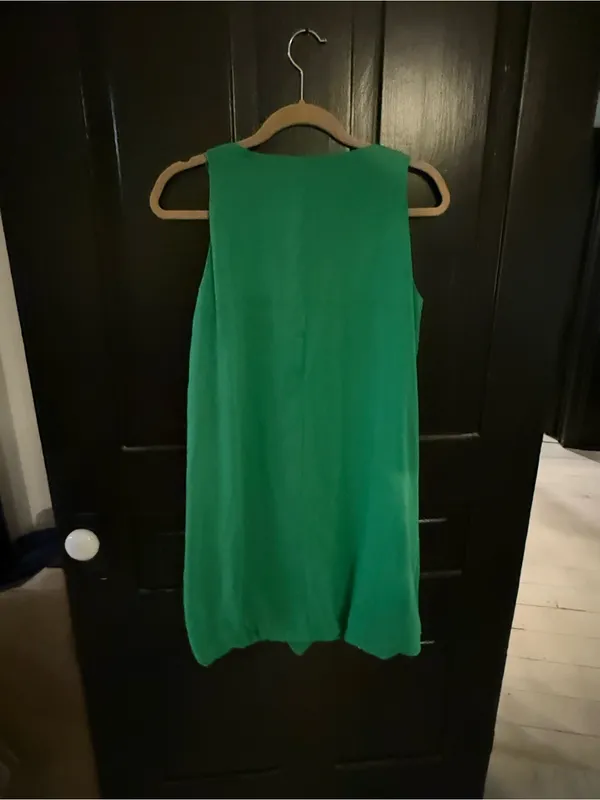 Zara Emerald Sleeveless Mini Dress with Decorative Neckline - Image 5