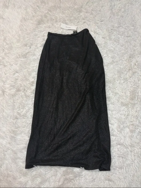 NWT urban outfitters Black High-Slit Ruched Midi Skirt with keyholes - Image 5