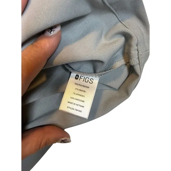 FIGS Leon V-Neck Scrub Top Grey Short Sleeve Chest Pocket FM1500 Medium - Image 4