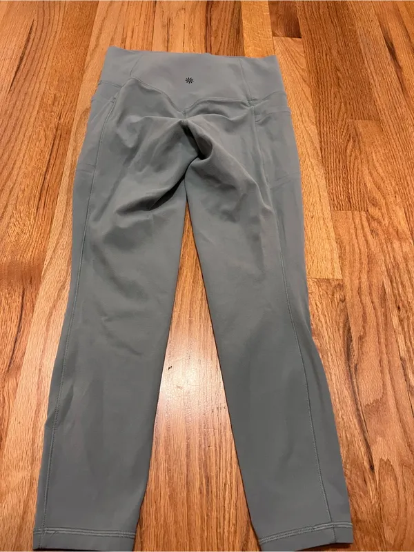 Athleta Salutation Stash Pocket 7/8 Tights size S - Image 4