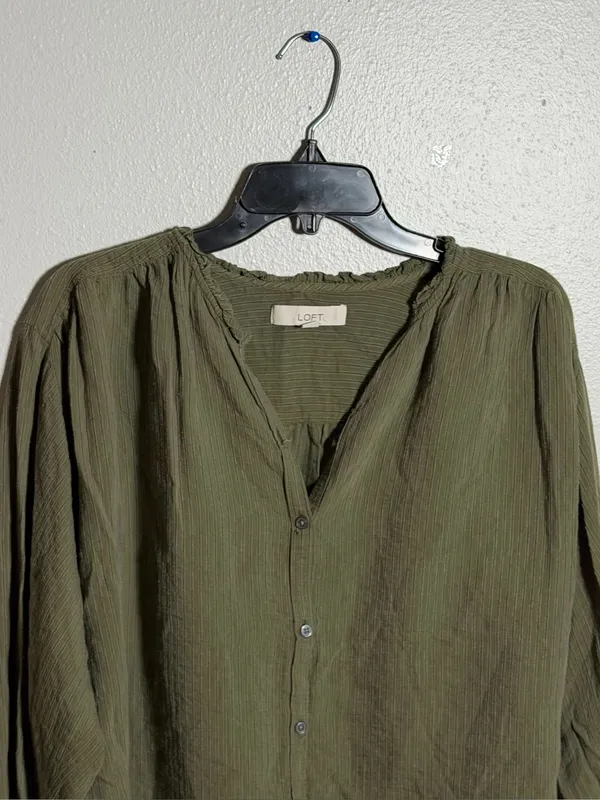 LOFT‎ Women Olive Green Button-Front Balloon Sleeve Blouse Flowy Ruffle size M - Image 4