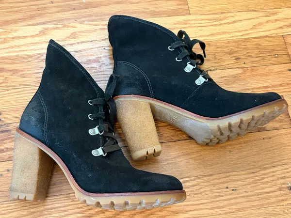 UGG Australia Calynda 1002166 Black Suede Shearling-Lined Lace-Up Heeled Boots 7 - Image 2