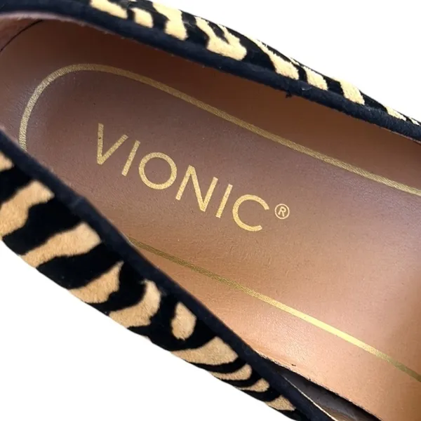 EUC Vionic Leather Willa Loafers Animal Print Size 7 - Image 4