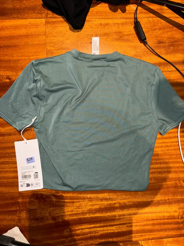 Lululemon Wundermost Crop Tee Small - Image 3