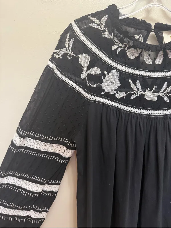 Maeve Anthropologie Winona Lace Embroidered Top Blouse Black White Size Small - Image 5