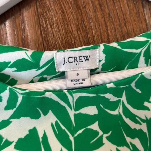 J.Crew green floral scalloped hem cross back top small - Image 4
