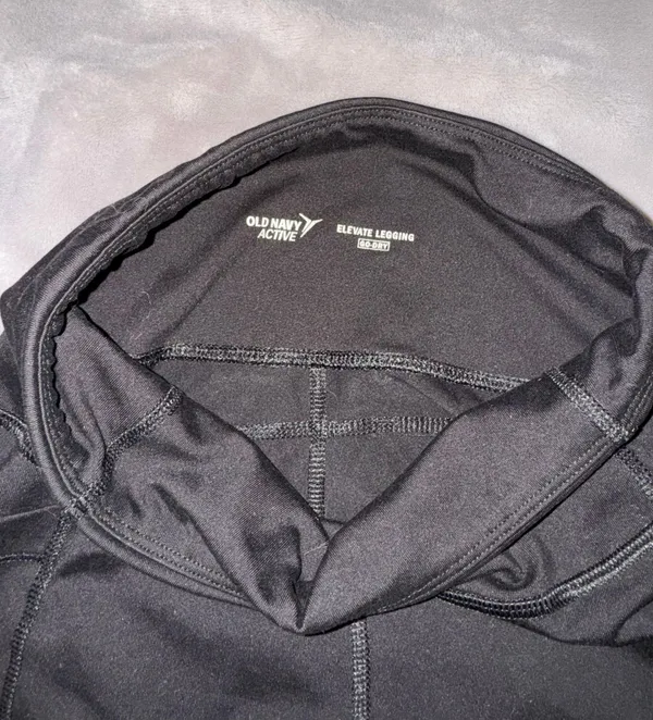 Old Navy Cropped Active Leggings - Image 2