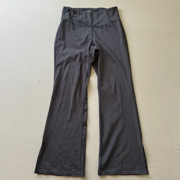 Move Theory High Rise Flared Leggings - Image 2