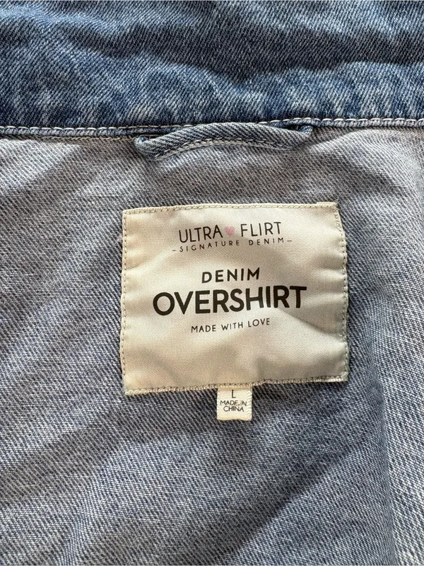 Ultra Flirt Denim Overshirt Women’s Large Cropped Blue Snap Front Shirt Jacket - Image 4