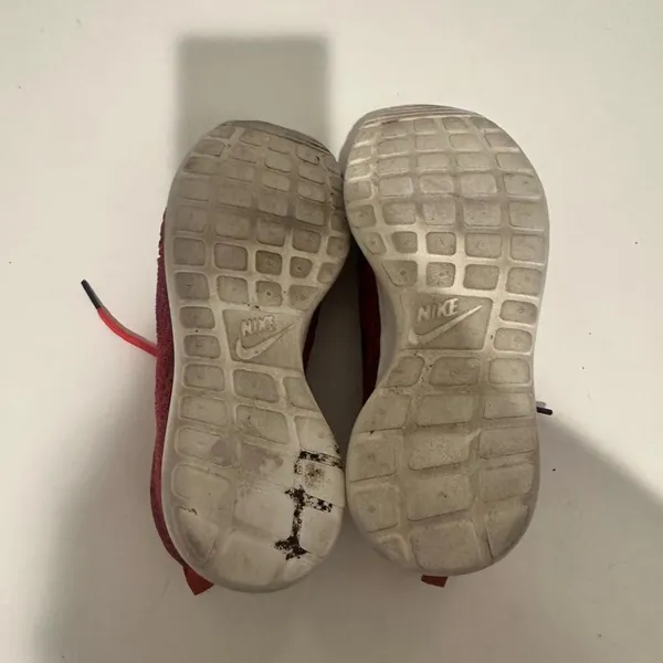 Nike Womens Roshe One Run Flyknit Red/Violet Sneakers 6.5 - Image 7
