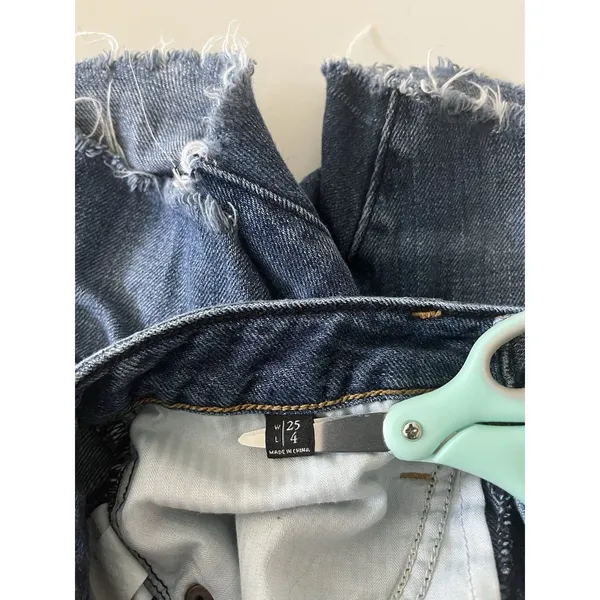 Abercrombie & Fitch Button Fly Distressed Blue Denim Shorts Women’s 25 Raw Hem - Image 4