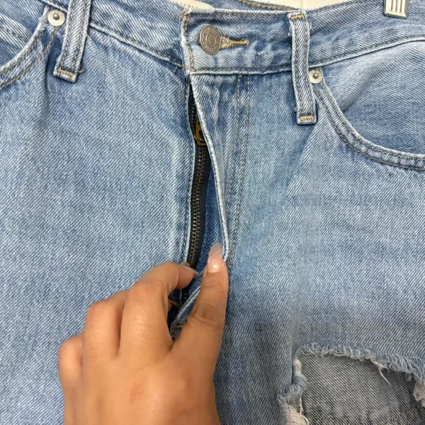 Levi’s ‘94 Baggy Jeans Women’s Size 27 High Rise Light Wash Distressed Straight - Image 7