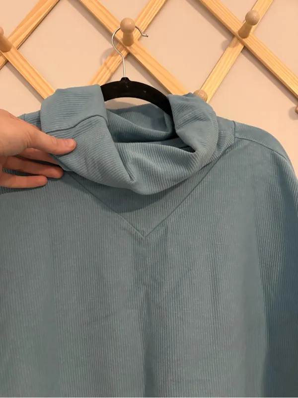 Tuckernuck Blue Thick Turtleneck Sweater size Small - Image 5