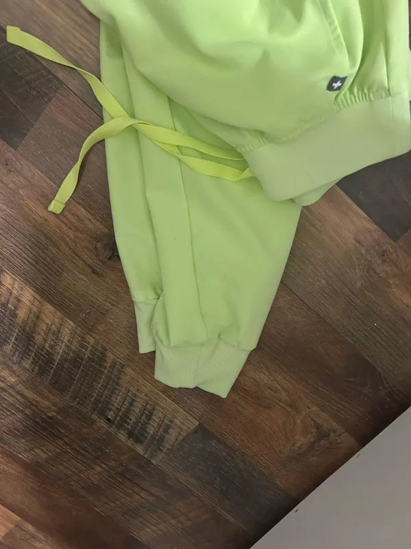 FIGS Scrubs Set - Image 3