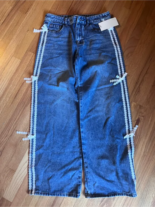 MRT 1030 Women’s lace bow jeans size 27 NWT - Image 2