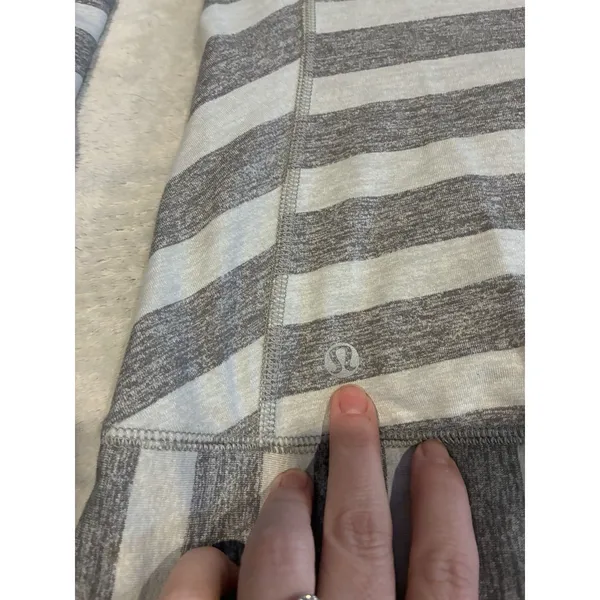 Lululemon Swiftly Tech Long Sleeve Top Womens Gray White Stripe Athletic 8 - Image 9