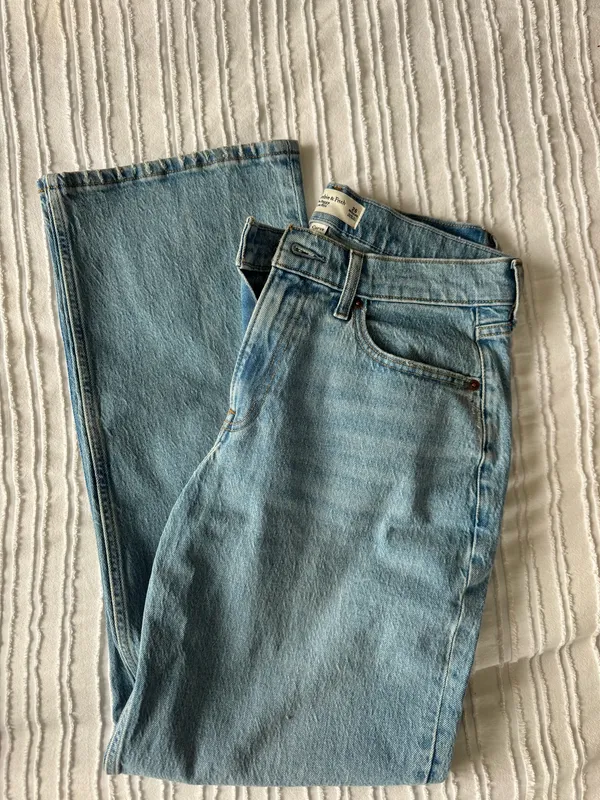 Abercrombie Curve Love Low-Rise Baggy Jeans - Image 3