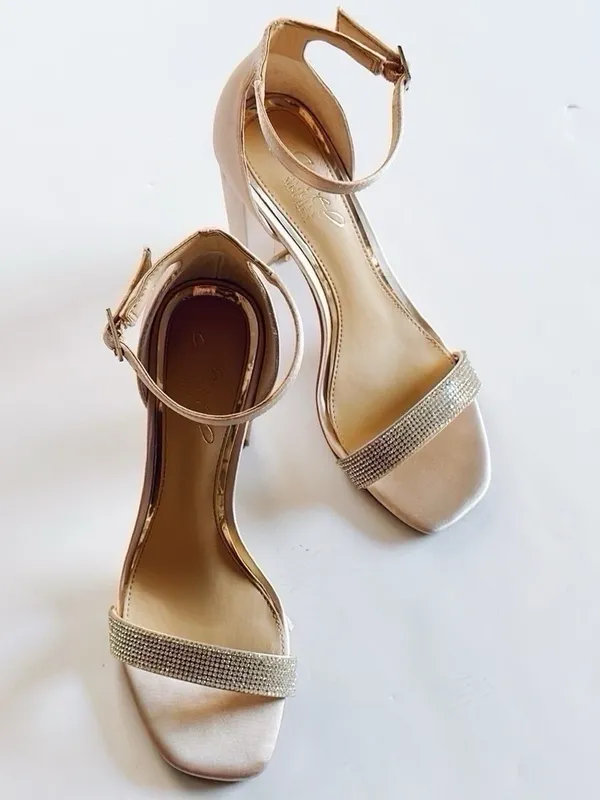 Badgley Mischka Embelished Block Heel Sandals Shoes Rose Size 6 - Image 4