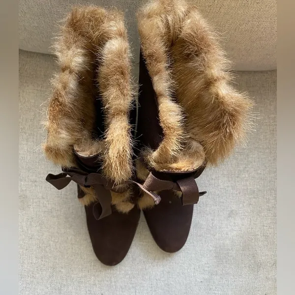 LOFT Chocolate Fur-Trimmed Heeled cozy Boots suede 7 - Image 3
