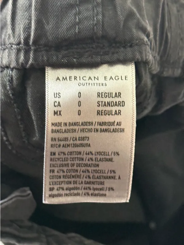 American Eagle Outfitters Black Cargo Pants - Image 4