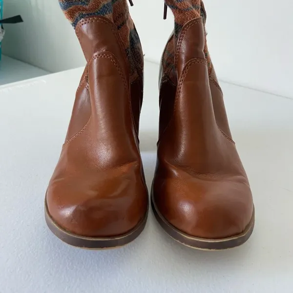 Arizona Jeans women’s patterned fabric heeled‎ ankle boots — size 7.5 - Image 2