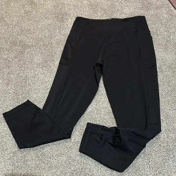 Victoria’s Secret Sport Black 7/8 pocket‎ leggings size large - Image 4