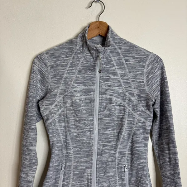 Lululemon ladies athletic wear Gray Full-Zip define Jacket SZ 4 gym working‎ out - Image 2