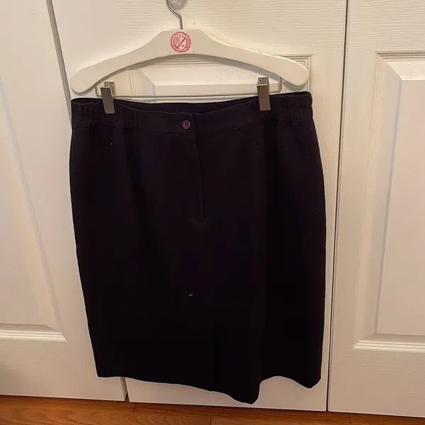 Vintage Sag Harbor Navy Wool Knee Length Pencil Skirt - Image 3