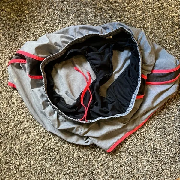 Under Armour grey pink shorts size Medium - Image 6
