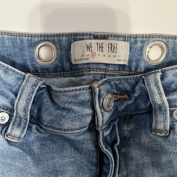 Sz 26 Rivet Detail Belt Out Crop Bootcut in Blue FREE PEOPLE - Image 3