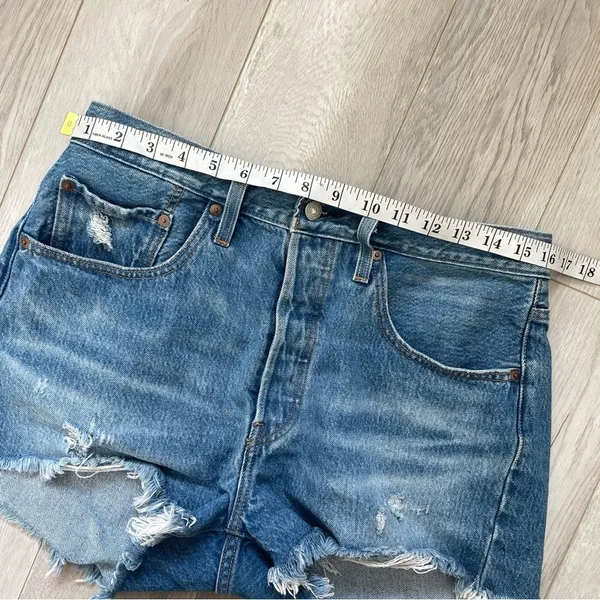 Levis 501 High Rise Button Fly Distressed Denim Shorts Medium Wash (size 30) - Image 3