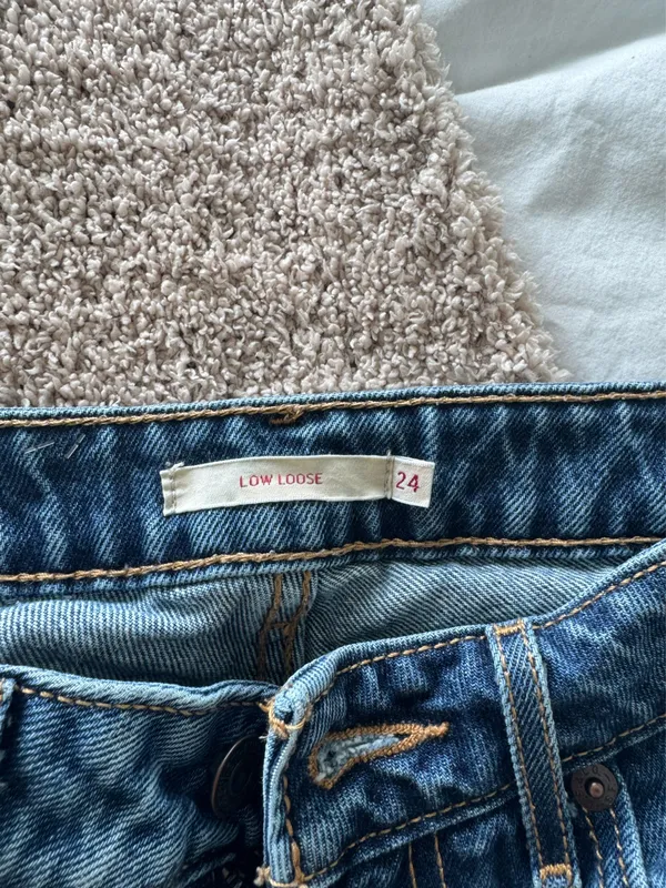 Levi lose and low jeans  - Image 2