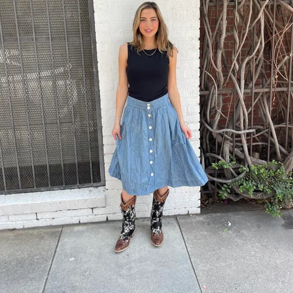 Western boho Talbots denim midi skirt with a button front / fits like a size 4 /29x26 - Image 2