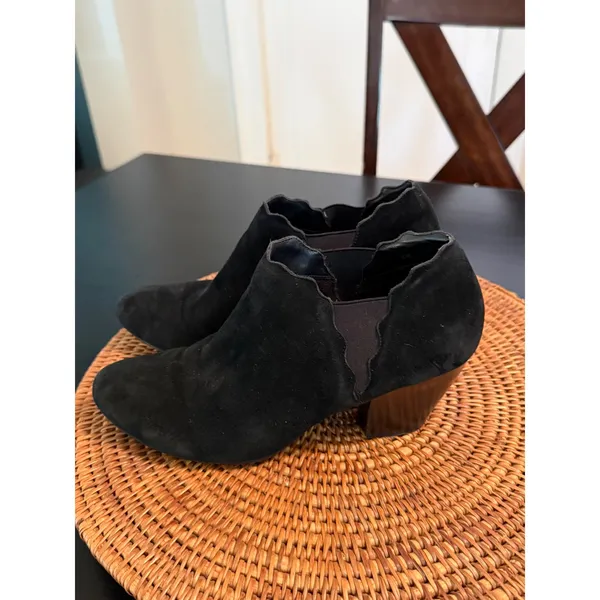 Van Eli Womens Black‎ Suede Scalloped Ankle Booties Block Heel Size 9W - Image 3