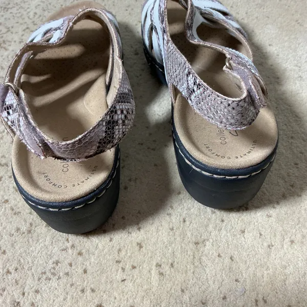 Clarks Snakeskin Wedge Sandals Womens 7 White‎ Mauve Arla Glison Comfort Strappy - Image 4